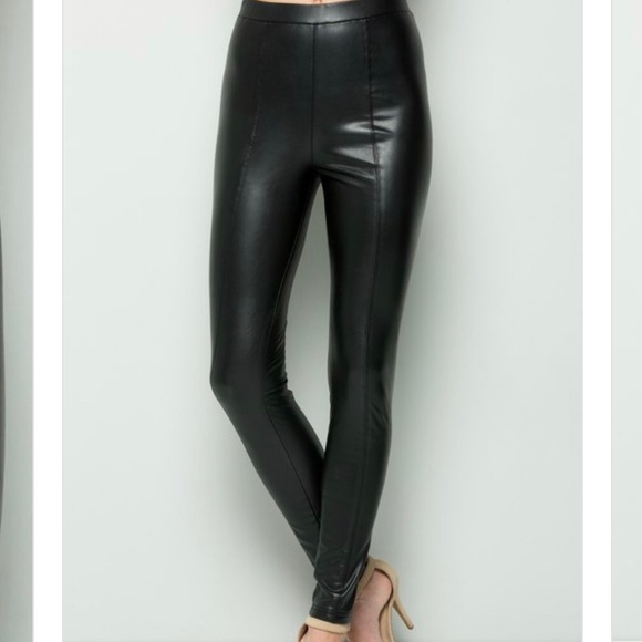 SOLD 🌺Faux Leather Leggings - Picture 7 of 12